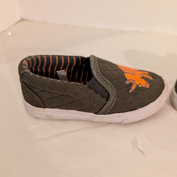 Cat & Jack Toddler Boy Green and Orange Dinosaur Slip On Sneakers in Size 7 - Picture 4 of 10